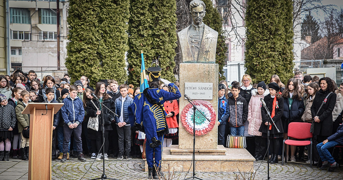 Nekünk, magyaroknak, székelyeknek, magasra kell nőnünk, hogy méltó utódai lehessünk elődeinknek